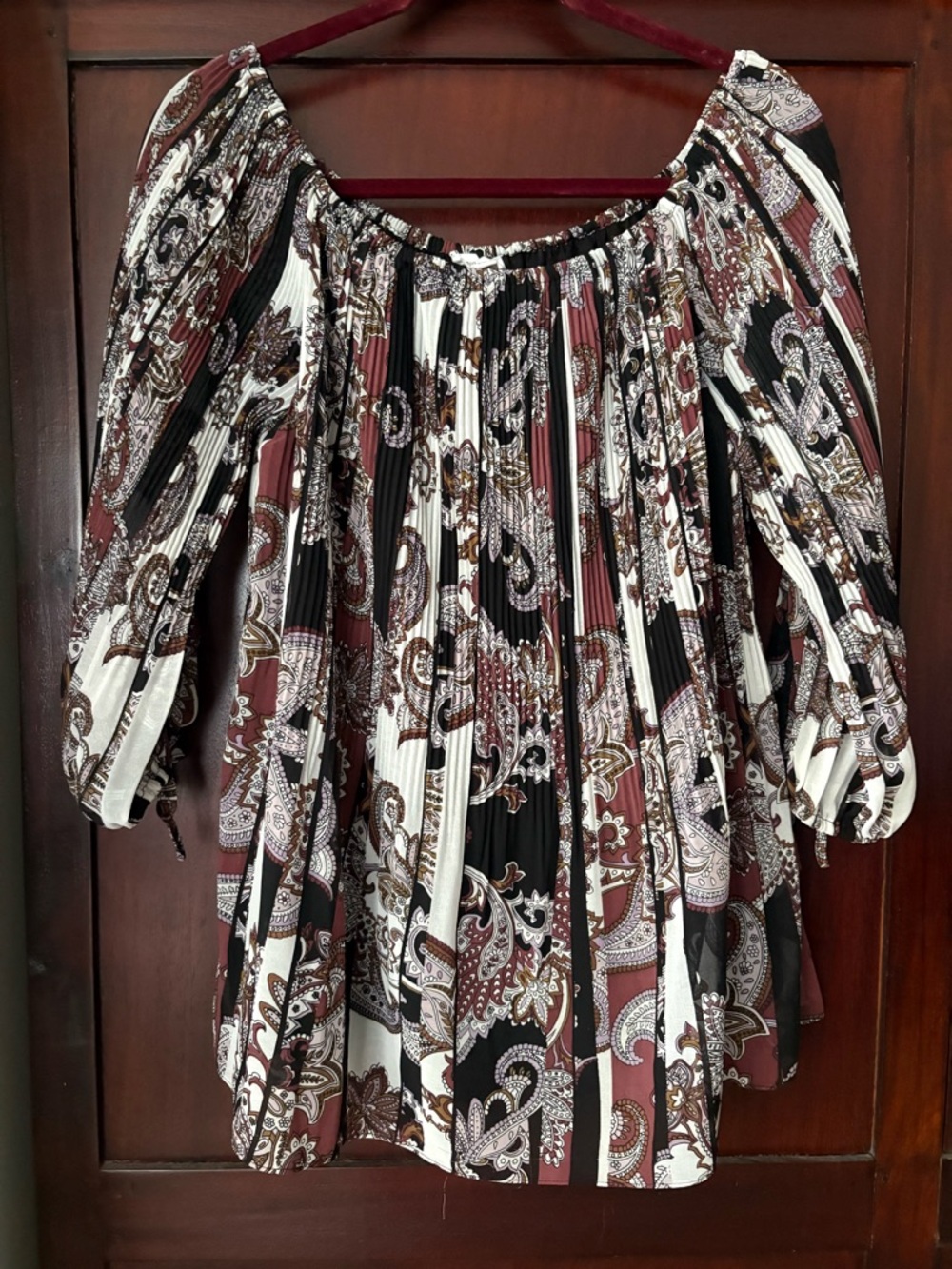 Tribal Jeans. Off-Shoulder Pleated Blouse. Burgundy, Black & Cream. Size M